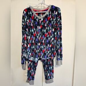 Cuddl Duds Women‎ Pajamas with Festive Tree Print- Size XL